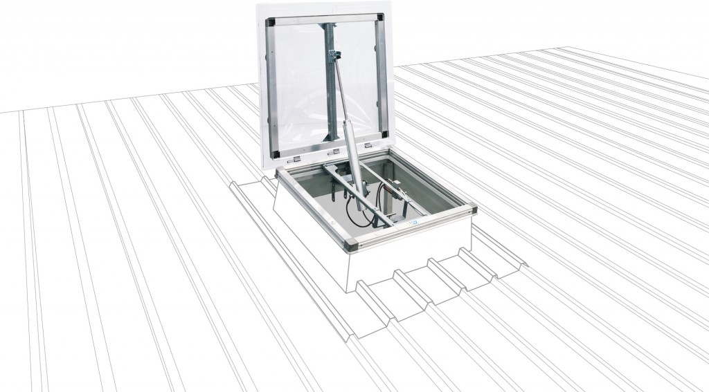Evacuatori e smaltitori di fumo e calore per l’involucro logistico Poliform Lucernari: sicurezza, efficienza e qualità certificata per ogni struttura.