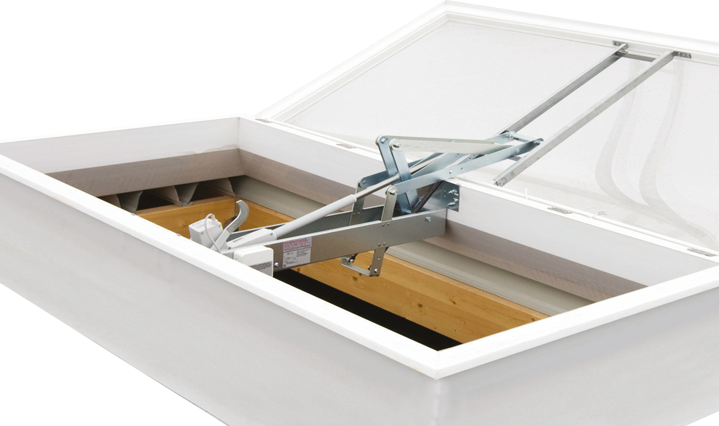 Evacuatori e smaltitori di fumo e calore per l’involucro logistico Poliform Lucernari: sicurezza, efficienza e qualità certificata per ogni struttura.